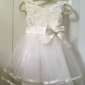 Adorable little girls dress!
